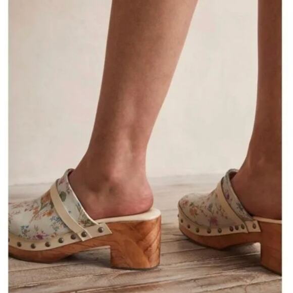 Free People Calabasas Boho Floral Round Toe Wooden Heel Clogs Shoes Size 38 - Picture 2 of 12